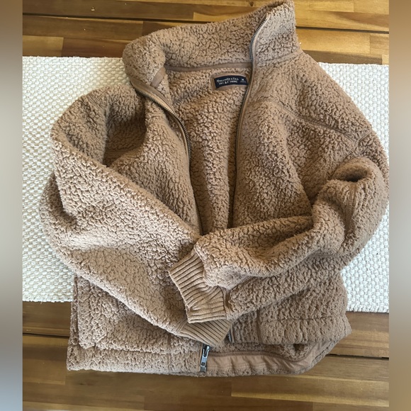 Abercrombie & Fitch Jackets & Blazers - Abercrombie Soft AF Sherpa Jacket - Tan